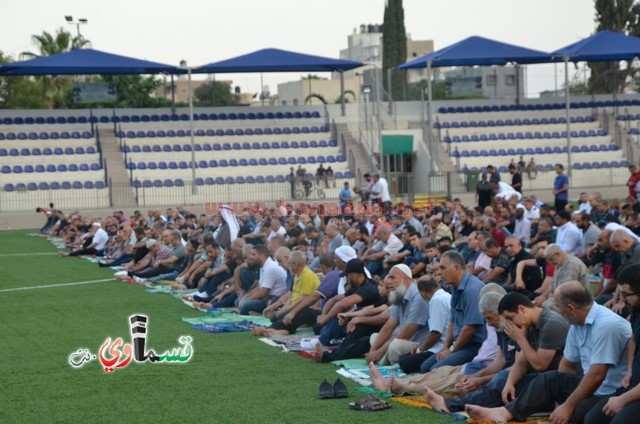 فيديو : المئات يؤدون صلاة عيد الأضحى والرئيس عادل بدير والأهالي يتصافحون ويهنئون ويعم السرور كل الحضور